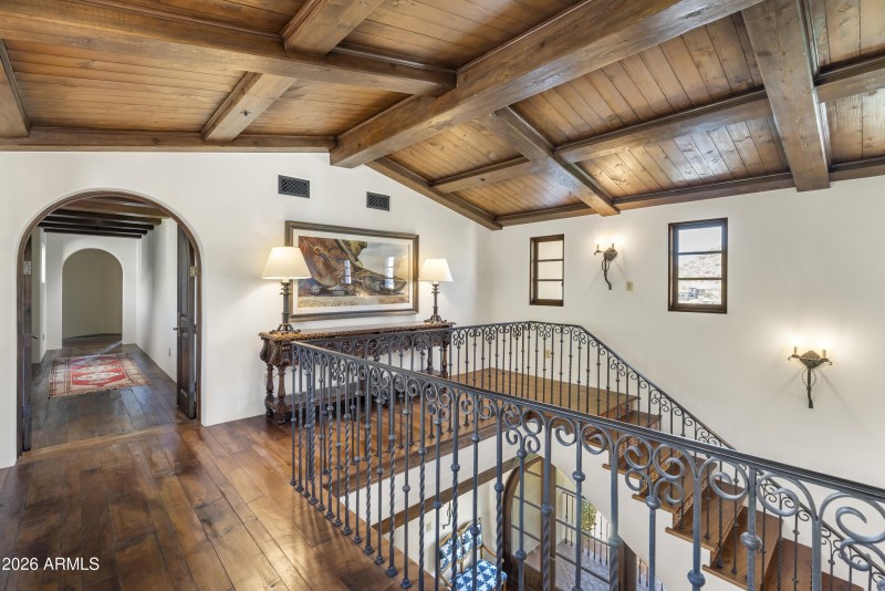 032_Staircase Landing