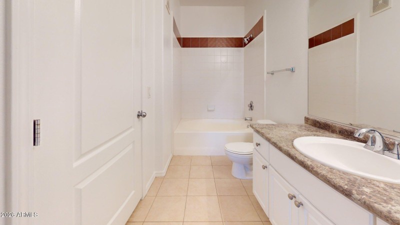 6900-E-Princess-Dr-Unit-2600-Bathroom 1