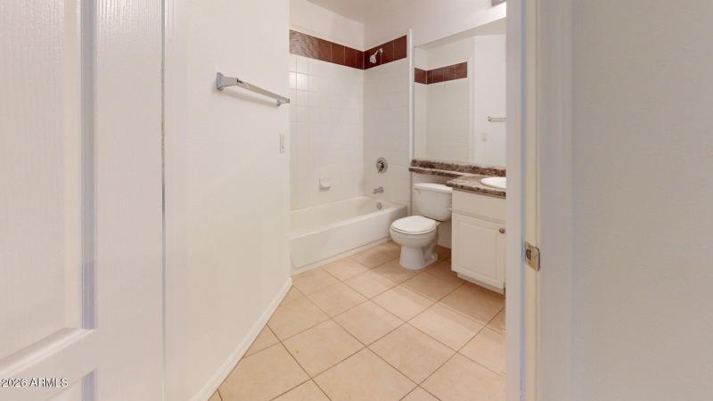 6900-E-Princess-Dr-Unit-2600-Bathroom