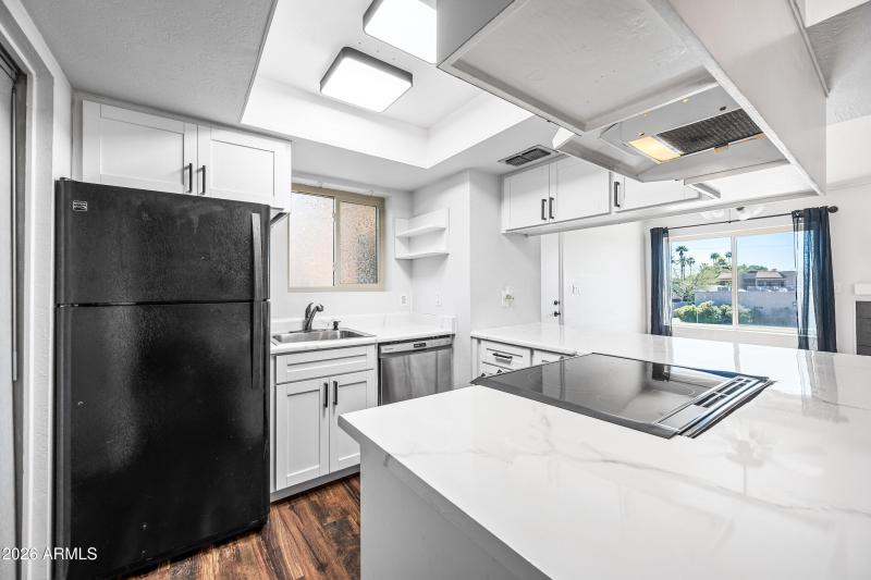 9-5146EOS204-ocupix-