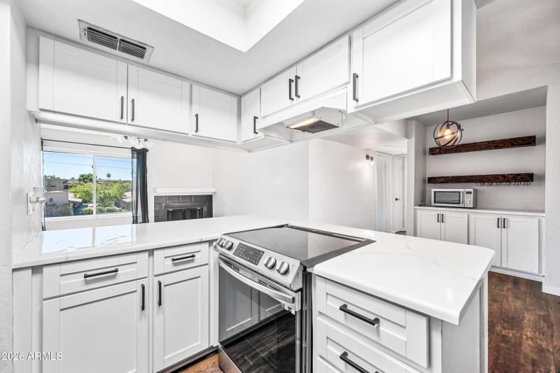 10-5146EOS204-ocupix-