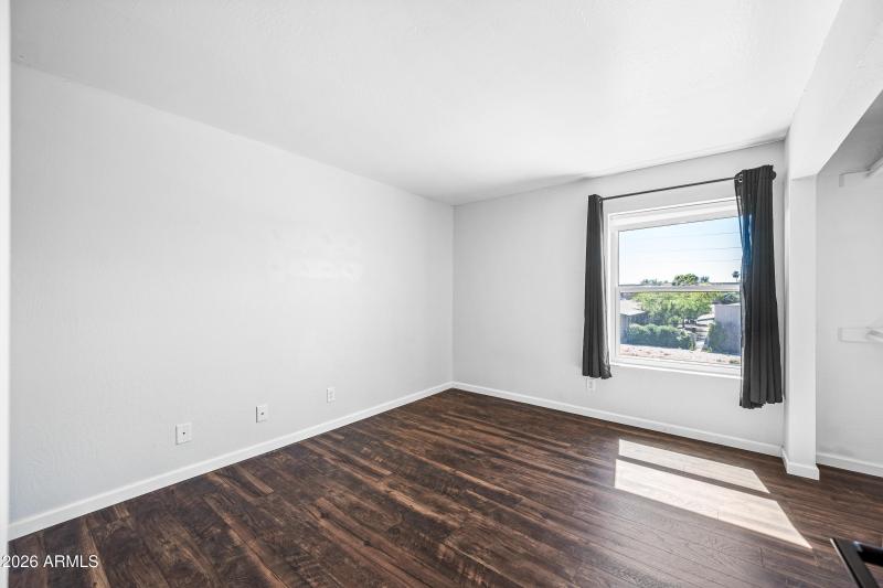 17-5146EOS204-ocupix-