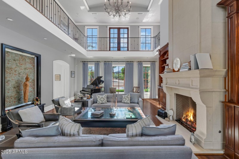 6032 E Lincoln Dr-large-008-028-TOD0364-