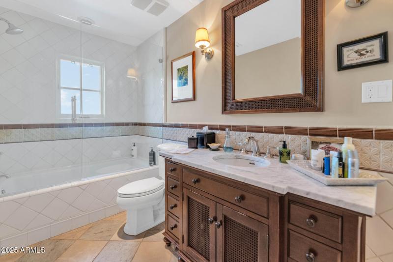 6032 E Lincoln Dr-large-028-024-TOD0421-