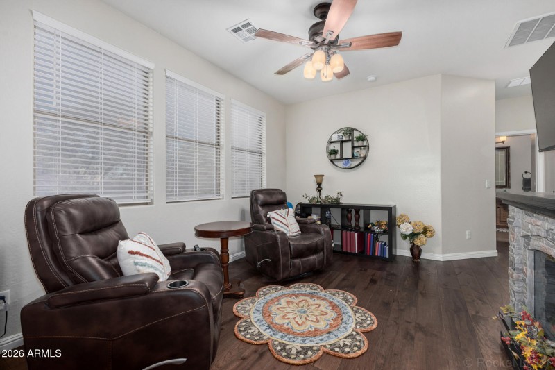 Loft, Additional living room!