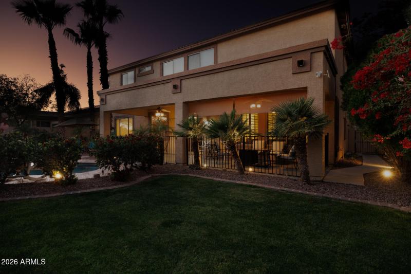 311 W Blue Lagoon - Twilight Grassy Area