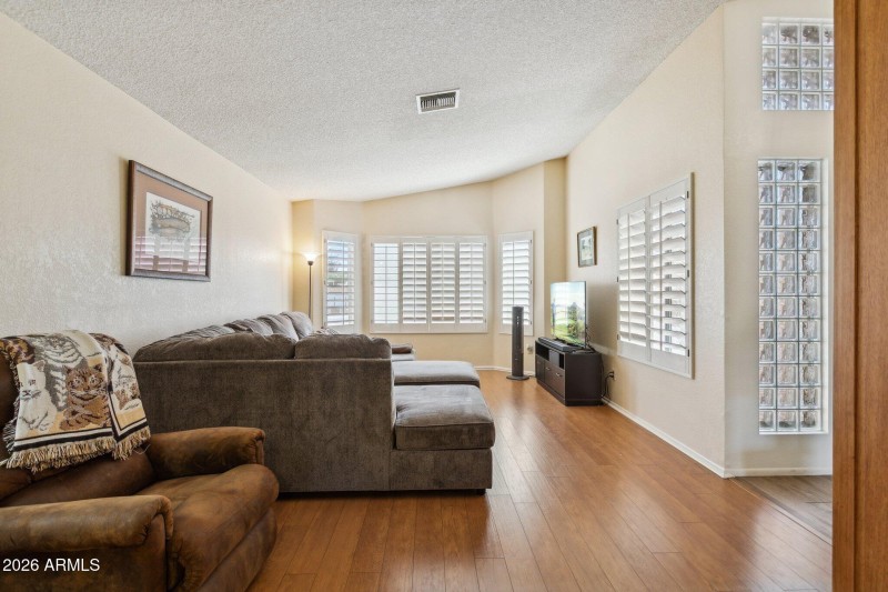 7-web-or-mls-10908-n-57th-ave