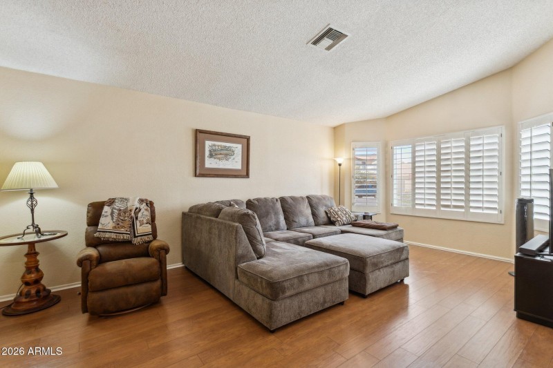 8-web-or-mls-10908-n-57th-ave