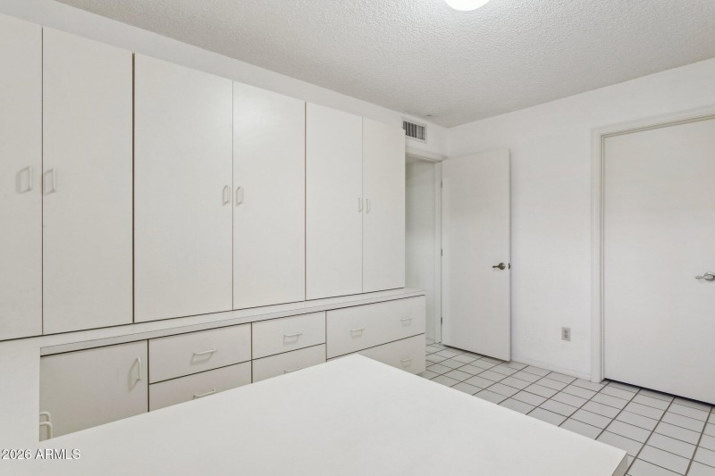 34-web-or-mls-10908-n-57th-ave