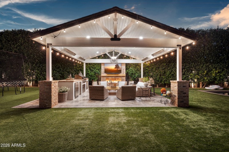 Outdoor Ramada, Twilight