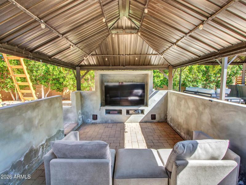 16-Sunk-in-Patio-(3)