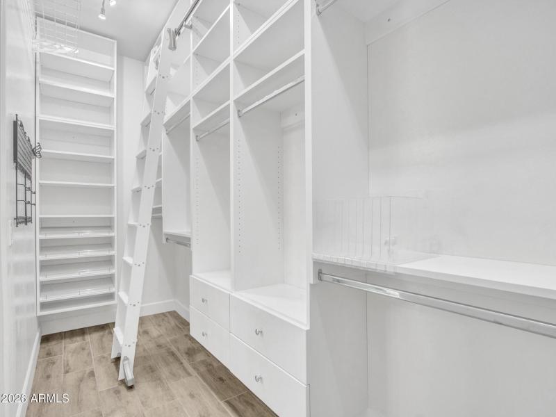 12-Primary-suite-(7)