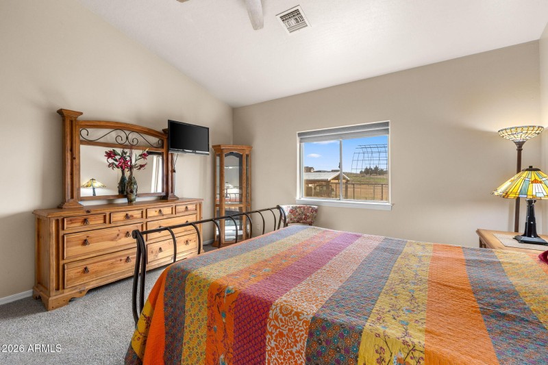 18-Primary Bedroom (1)