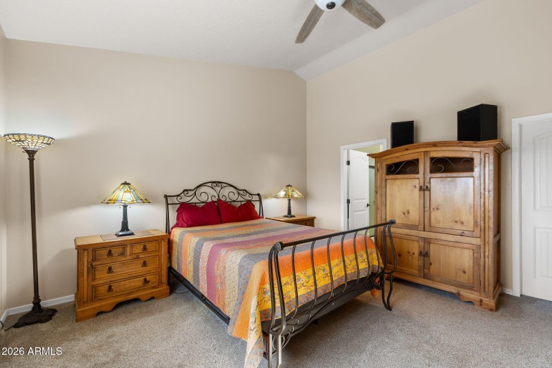 19-Primary Bedroom (2)