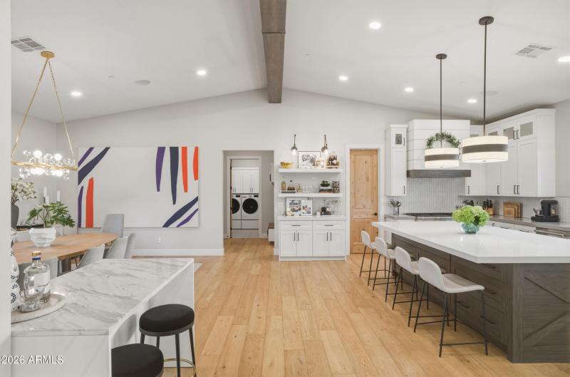 11_5302 n 68th pl-11