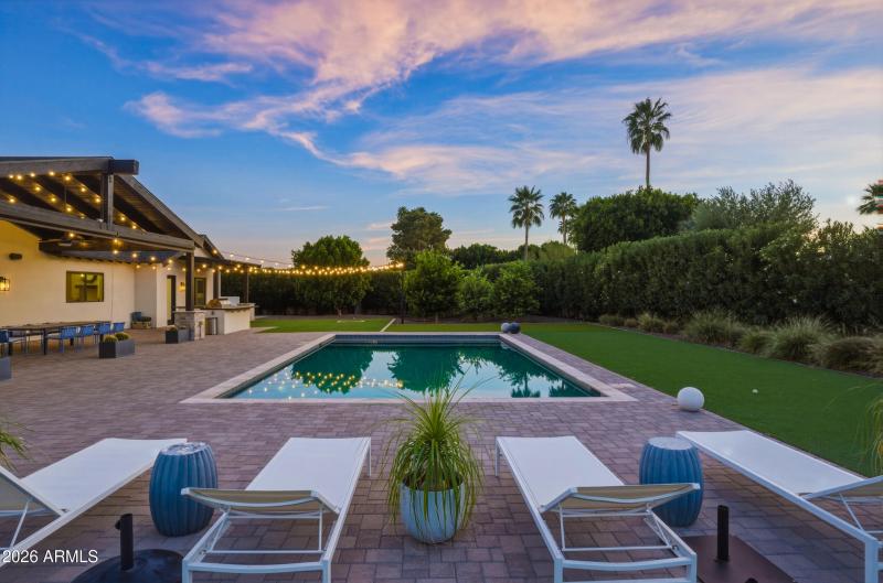 57_5302 n 68th pl-57