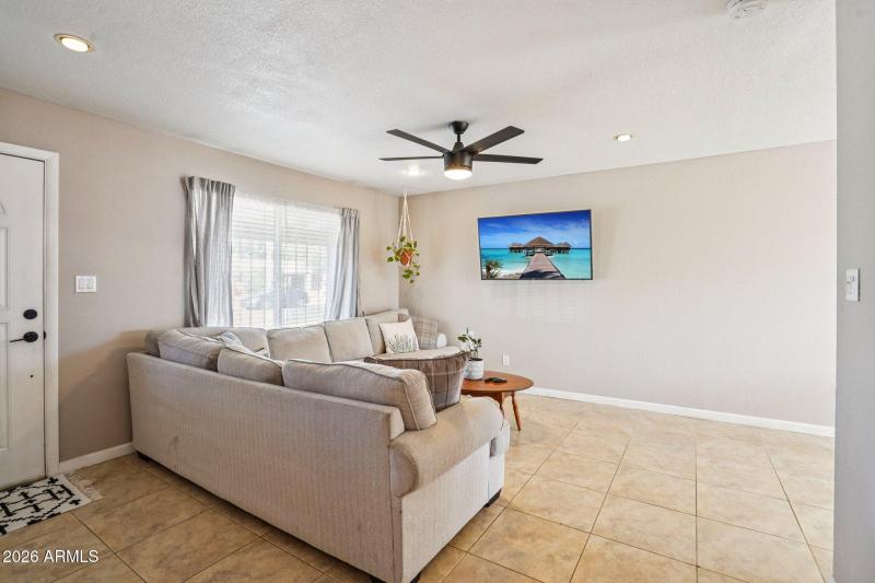 6-web-or-mls-W Plana Ave-S1703-006