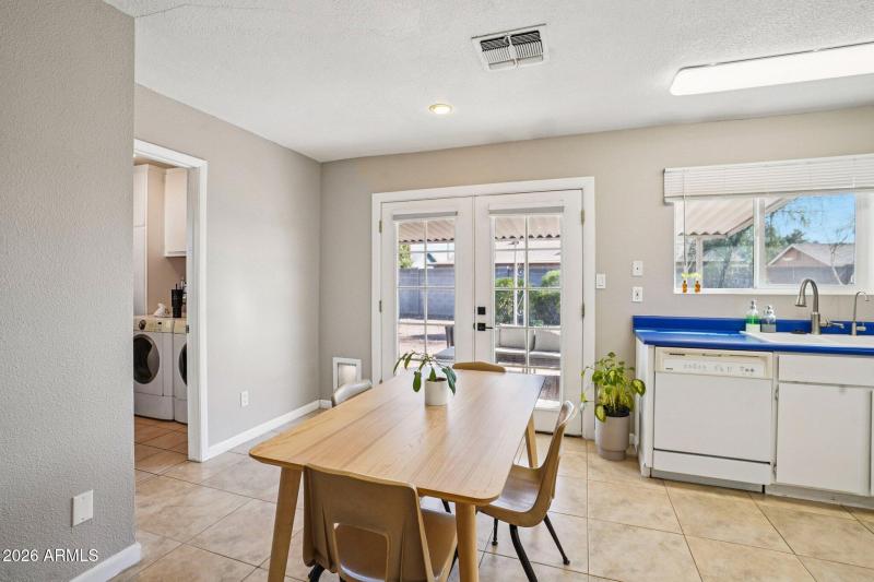 9-web-or-mls-W Plana Ave-S1703-009