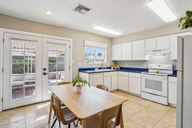 11-web-or-mls-W Plana Ave-S1703-011