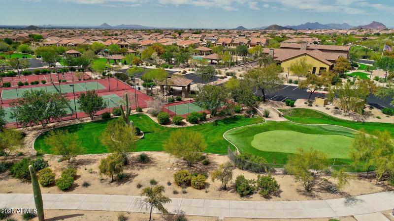 community putting green