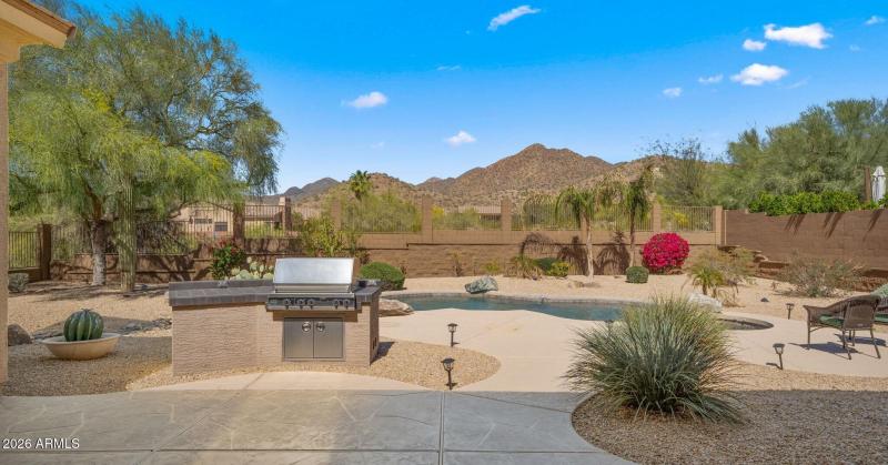 Beautiful Home w/ McDowell Mtn Views