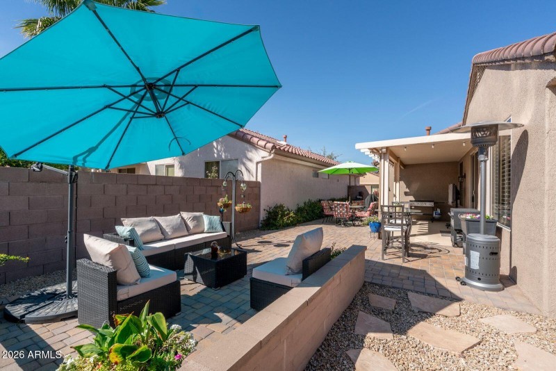 carriage - back yard and patio 2