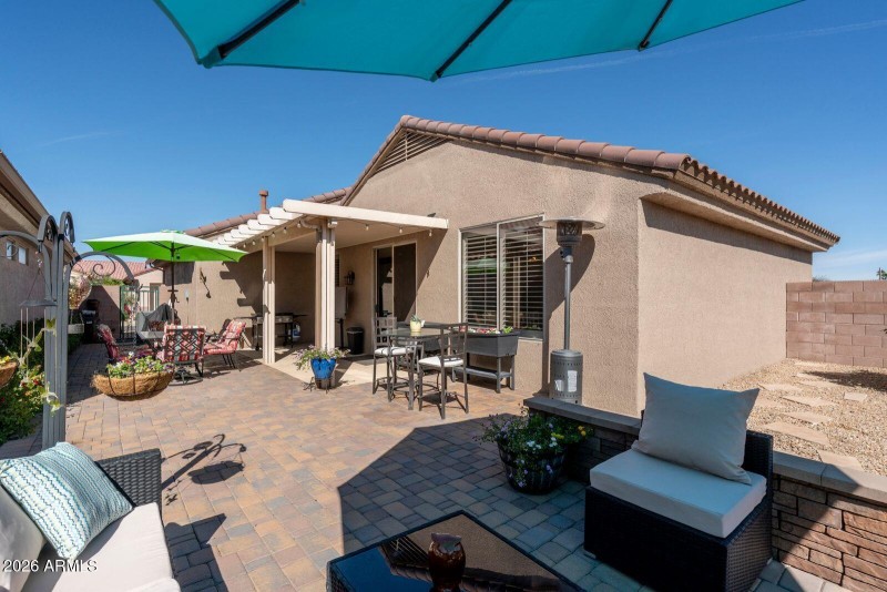 carriage - back yard and patio 3