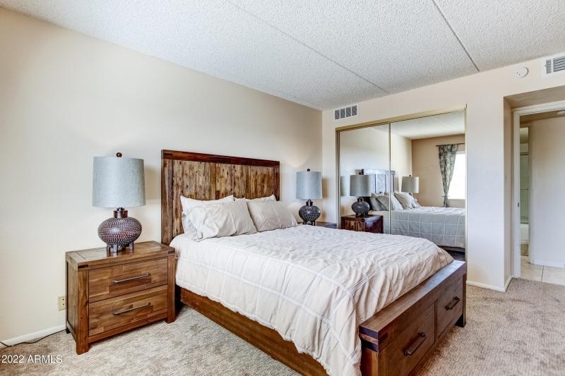 7940 E Cambelback Rd #512-18