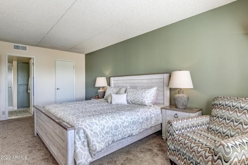 7940 E Cambelback Rd #512-21