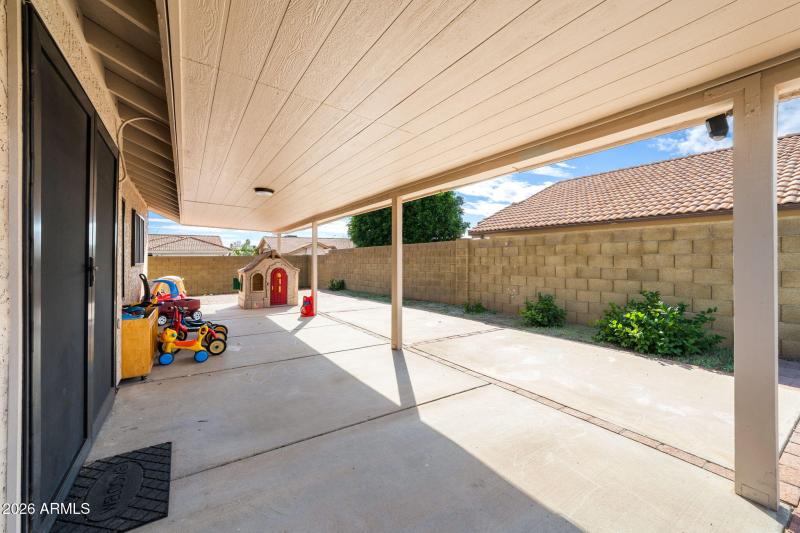 011__5424 E Emerald Ave