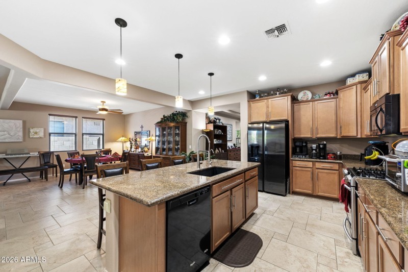 008__2482 W Arroyo Way