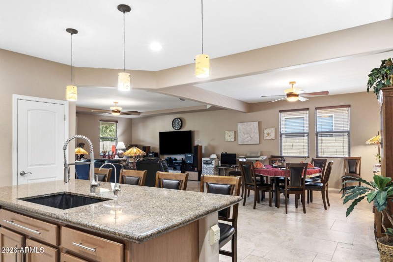 009__2482 W Arroyo Way