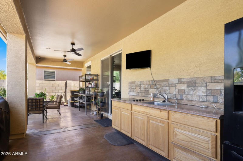 023__2482 W Arroyo Way