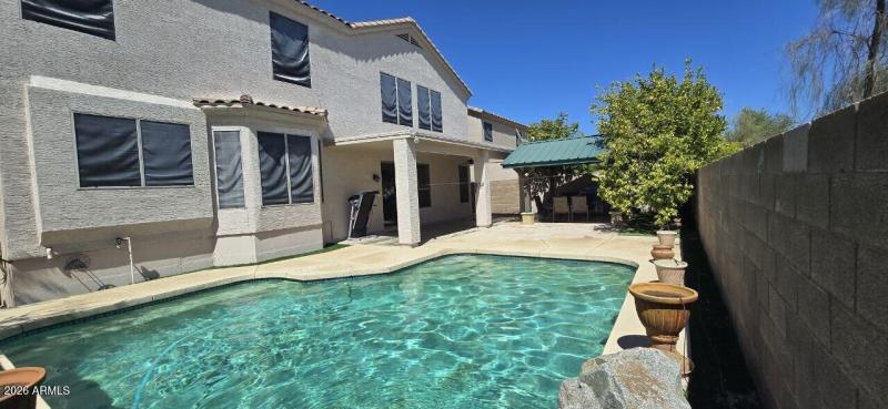 photo_4938611284413361765_y