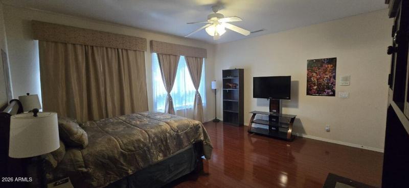 photo_4938611284413361801_y