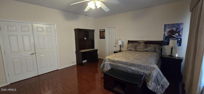 photo_4938611284413361803_y