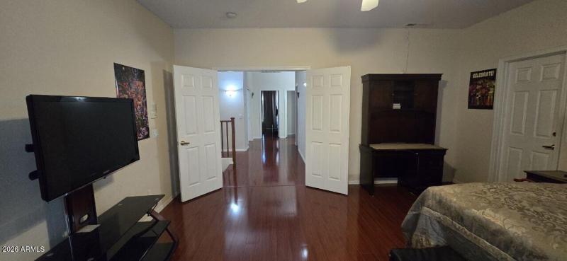 photo_4938611284413361810_y