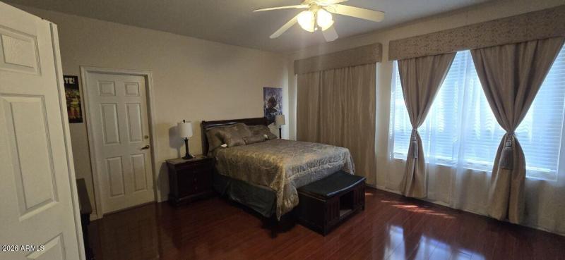 photo_4938611284413361816_y