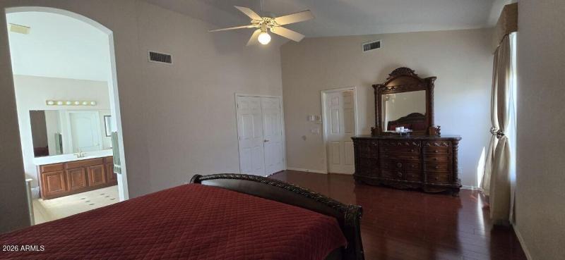 photo_4938611284413361831_y