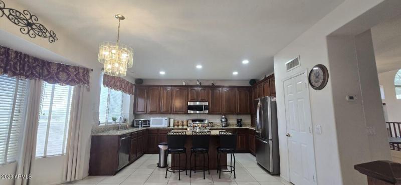 photo_4938611284413361850_y