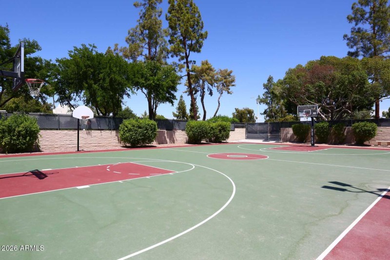 The Lakes-Basketball Court