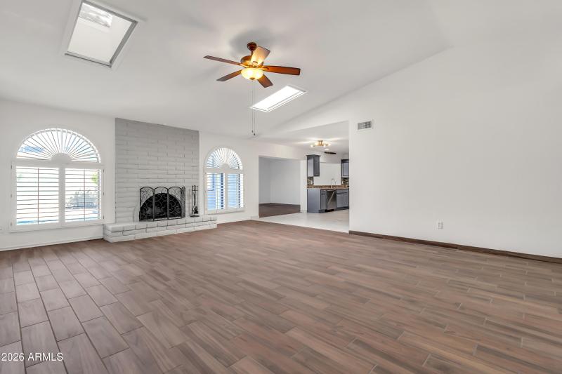 864 W Mesquite St-10