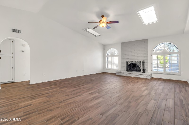 864 W Mesquite St-11