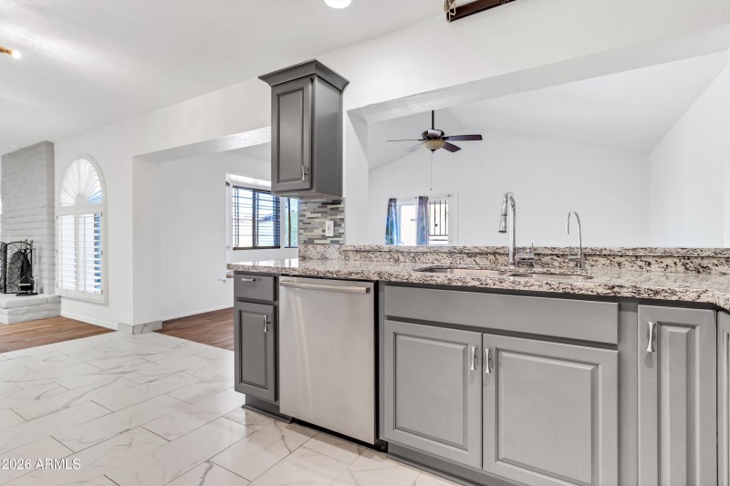 864 W Mesquite St-13