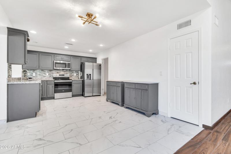 864 W Mesquite St-18