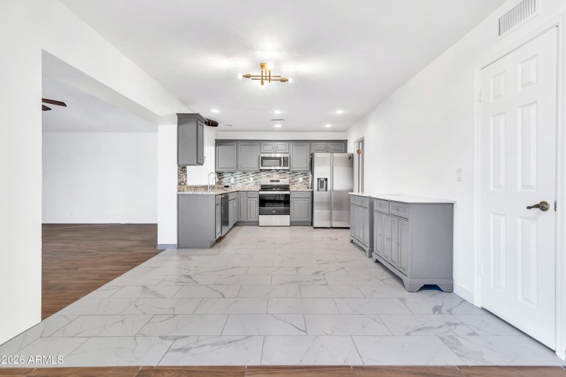 864 W Mesquite St-19