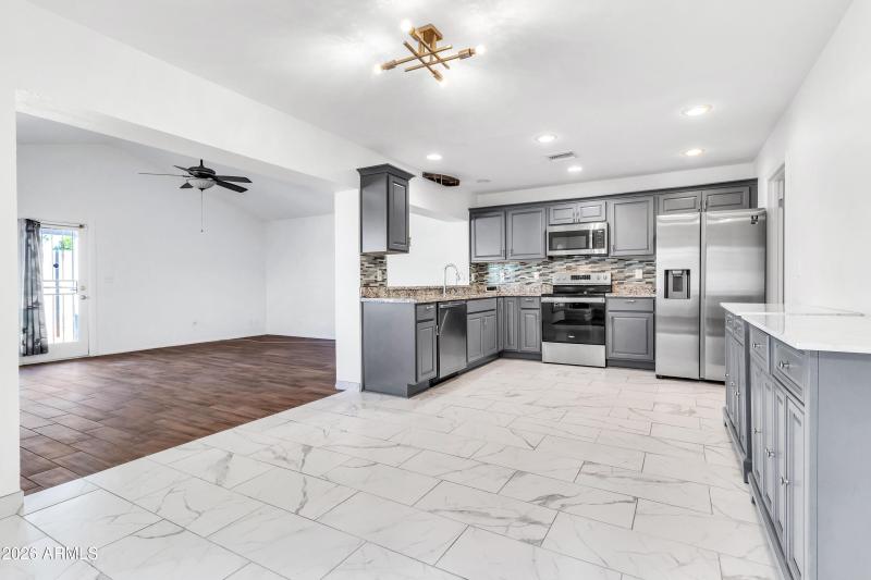 864 W Mesquite St-20