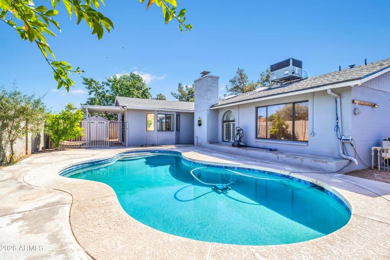 864 W Mesquite St-33