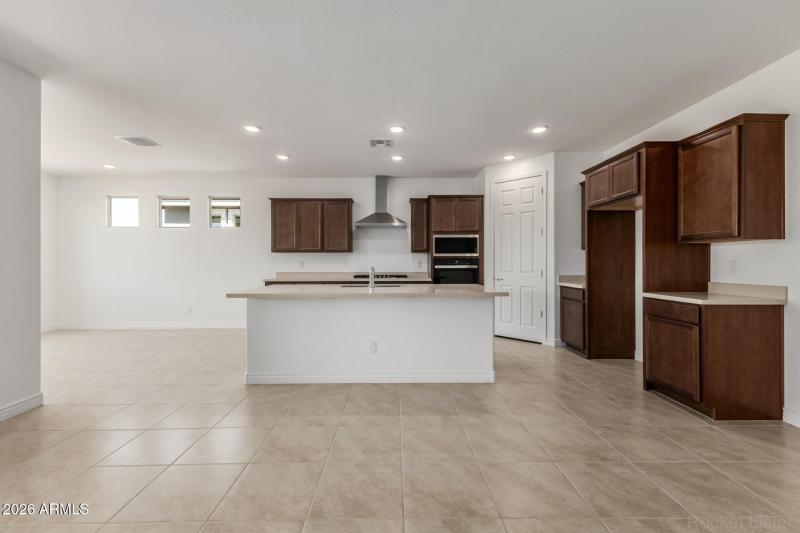 PHX_Miravida_Lot 1166_Dove_25728_kitchen