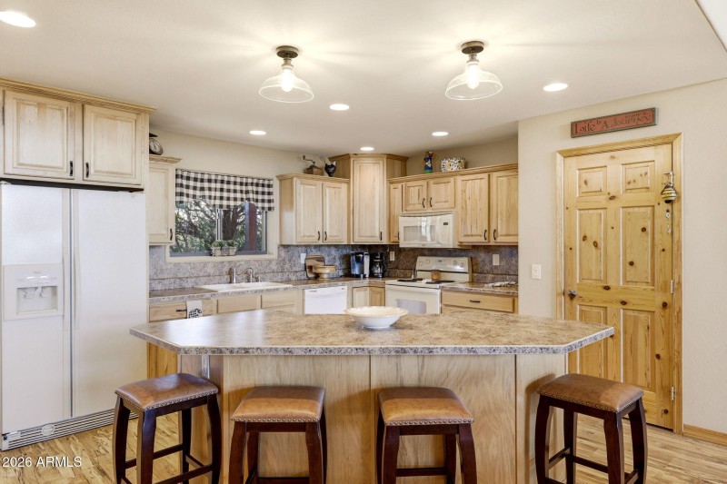 2245GrizzlyDr-HeberOvergaard-AZ-16
